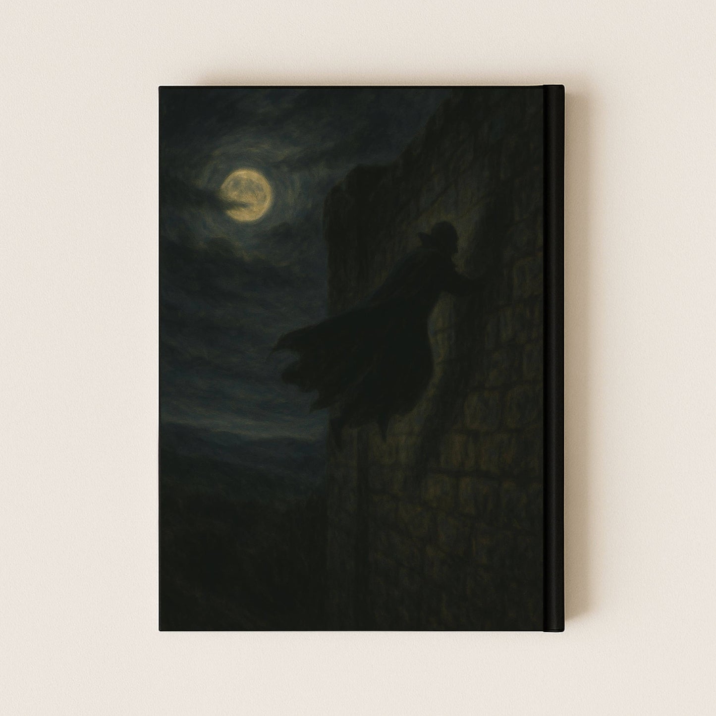 Carnet gothique dont la couverture arrière représente un vampire rampant sur un mur à la tombée de la nuit