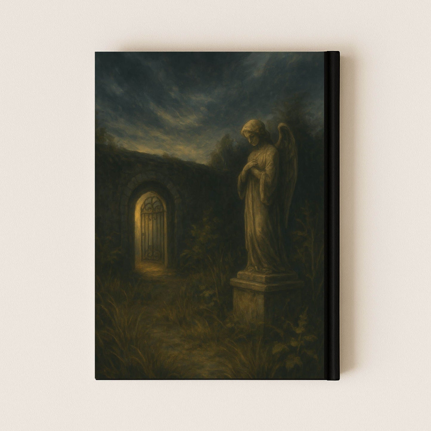 Carnet gothique dont la couverture arrière représente un jardin du monastère avec un ange qui prie et une grille ouverte