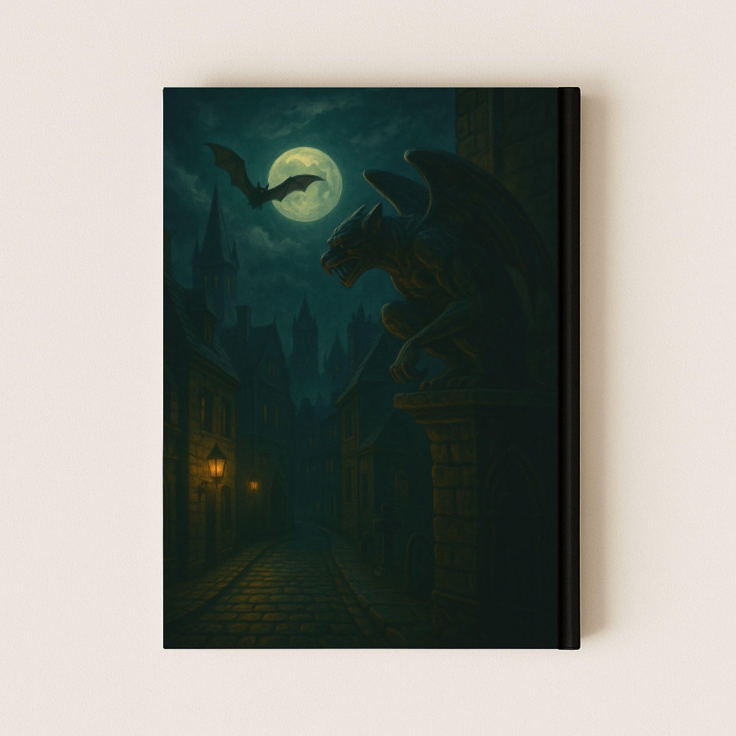 carnet gothique représentant le vampire transformé en chauve souris, une gargouille en avant plan