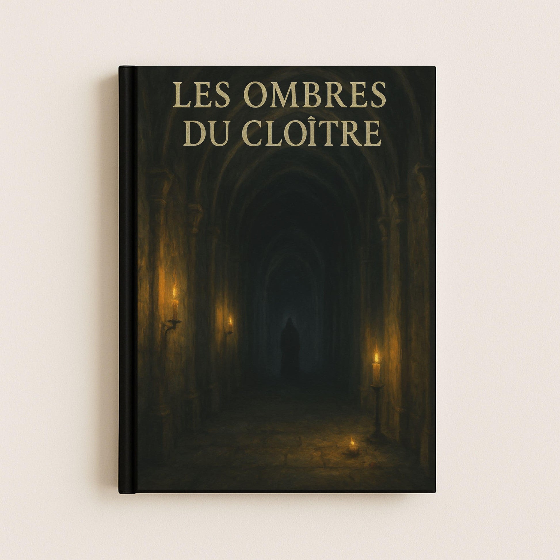 carnet gothique dont la couverture avant représente un moine dans le fond du manoir, couloir éclairé par des bougies.